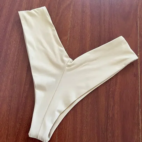Skatie• ‘Mandi’ Bikini Bottoms in BUTTERCUP
